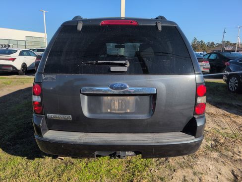 Used 2010 Ford Explorer XLT image 3