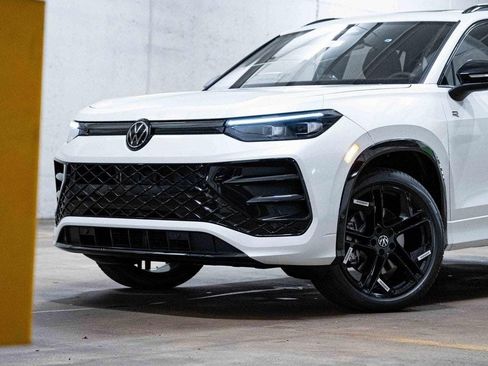 New 2026 Volkswagen Tiguan SE R-Line AWD/4WD image 2