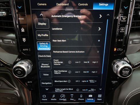 Used 2024 RAM 2500 Limited image 25