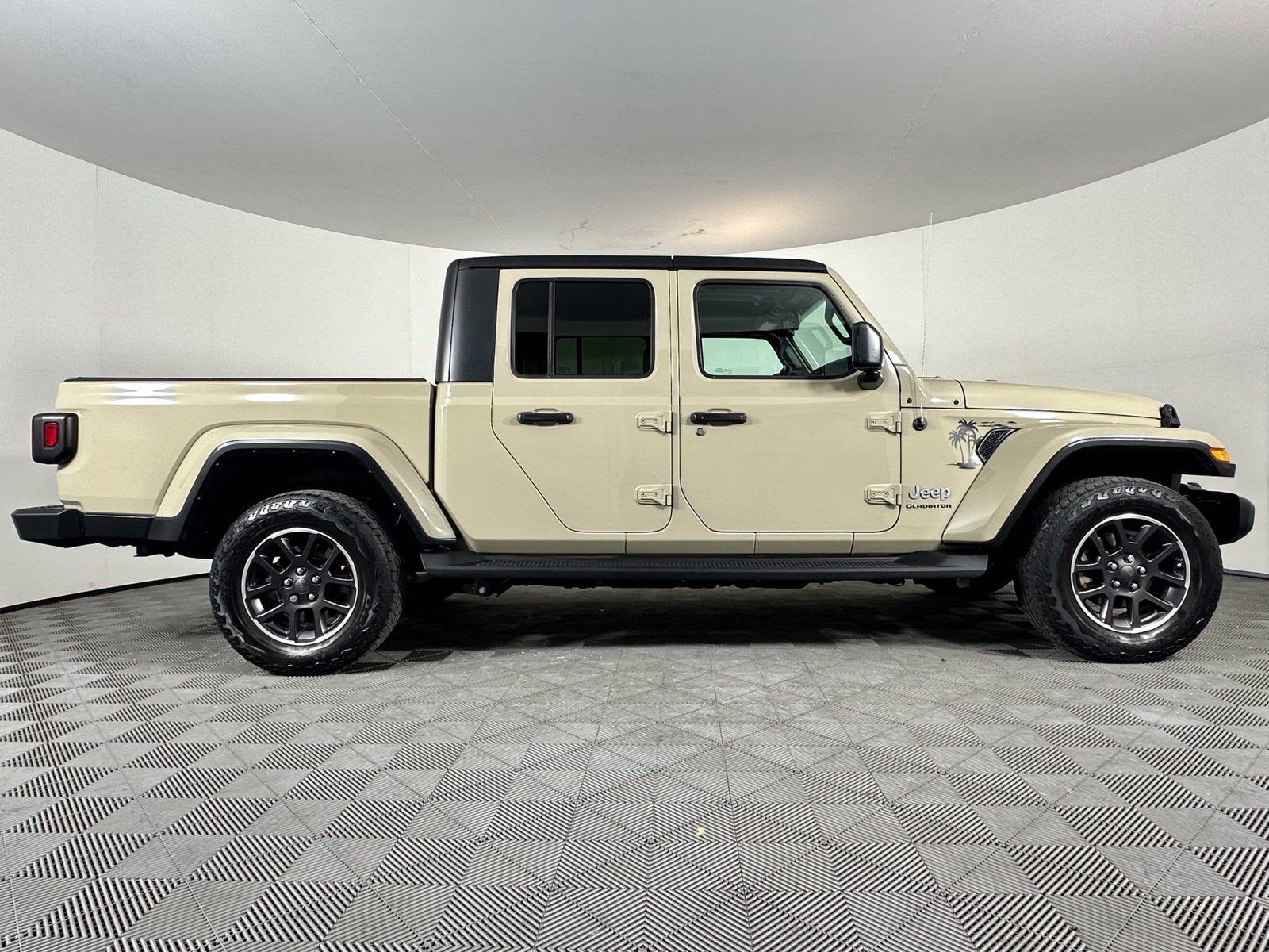 Used 2022 Jeep Gladiator Overland w/ Popular Equipment Package AWD/4WD image 23
