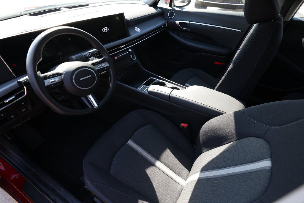 Used 2025 Hyundai Sonata SEL FWD image 9