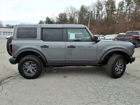 New 2025 Ford Bronco Badlands image 4