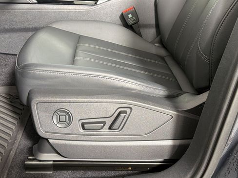 Used 2025 Audi Q5 Premium w/ Convenience Package AWD/4WD image 11