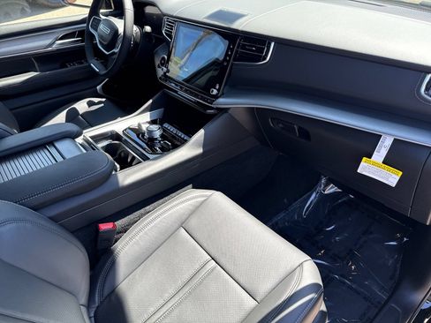 New 2026 Jeep Grand Wagoneer Limited AWD/4WD image 16