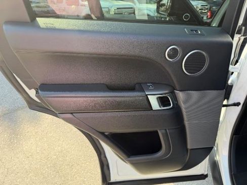 Used 2017 Land Rover Range Rover Sport SE image 30