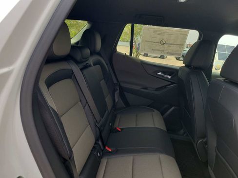 New 2026 Chevrolet Equinox LT w/ Convenience Package II FWD image 17