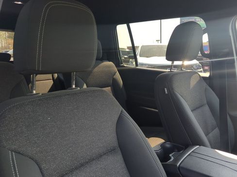 Used 2024 Chevrolet Traverse LT image 28