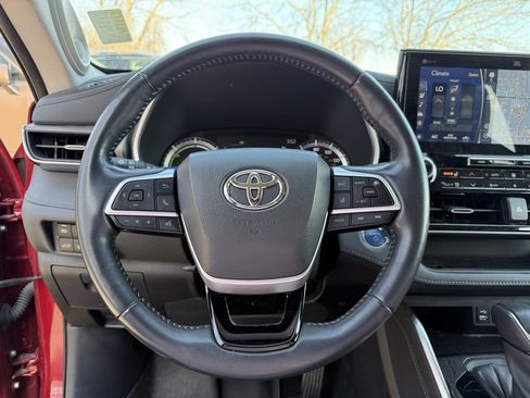 Used 2022 Toyota Highlander Limited image 11