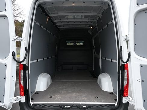 Used 2024 Mercedes-Benz Sprinter 2500 image 27