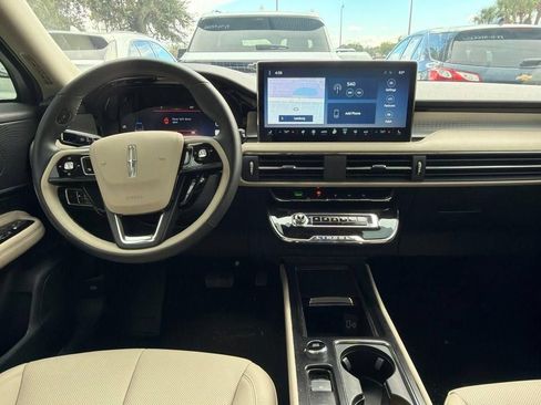 Used 2026 Lincoln Corsair Premiere FWD image 10