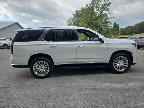 Used 2022 Cadillac Escalade Premium Luxury AWD/4WD image 6