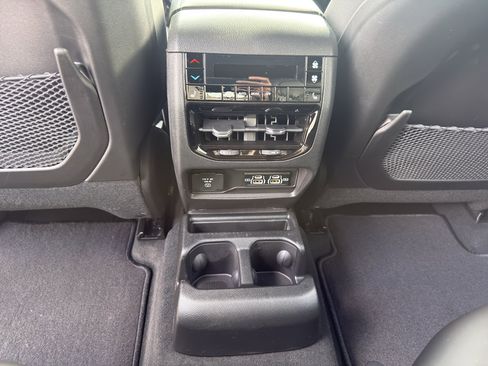 New 2025 Jeep Grand Cherokee L Limited w/ Black Appearance Package AWD/4WD image 32