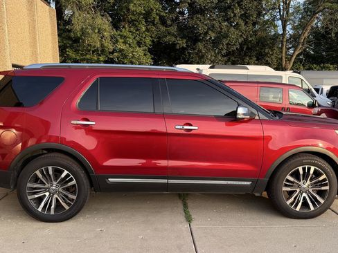 Used 2017 Ford Explorer Platinum AWD/4WD image 8
