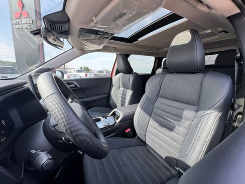 New 2026 Mitsubishi Outlander FWD image 18