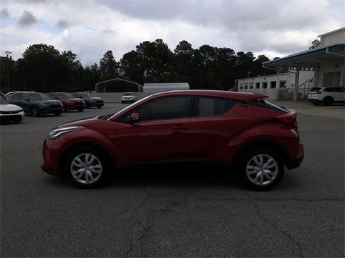 Used 2020 Toyota C-HR LE image 5