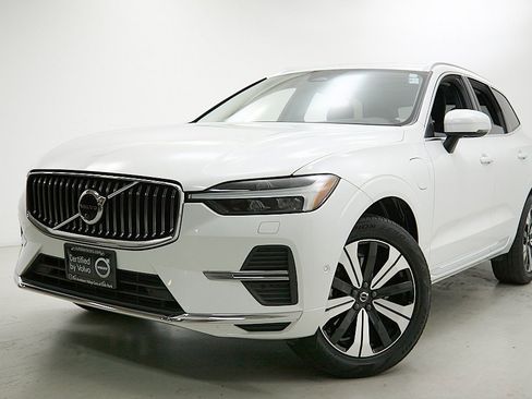 Certified 2023 Volvo XC60 T8 Plus image 2