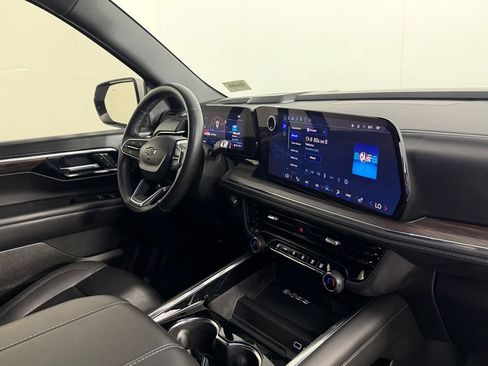 Used 2025 Chevrolet Suburban Z71 AWD/4WD image 33