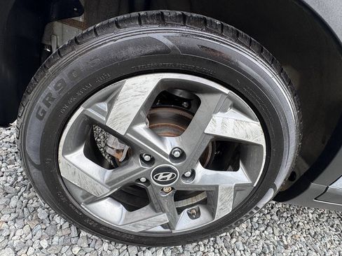 Used 2023 Hyundai Venue SEL image 26