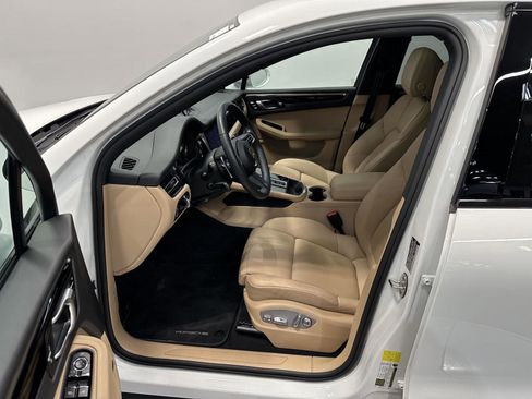 Certified 2025 Porsche Macan AWD/4WD image 17