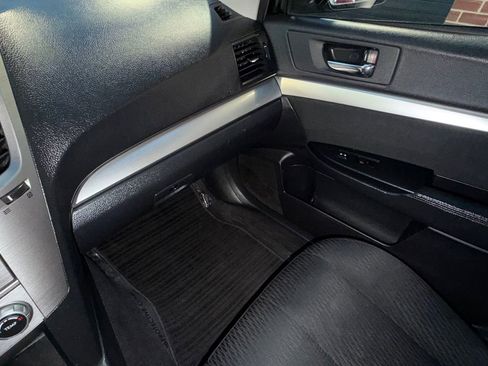 Used 2010 Subaru Legacy 2.5i Premium image 14