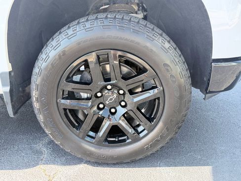 Used 2024 Chevrolet Silverado 1500 Custom Trail Boss w/ LPO, Dark Essentials Package AWD/4WD image 32