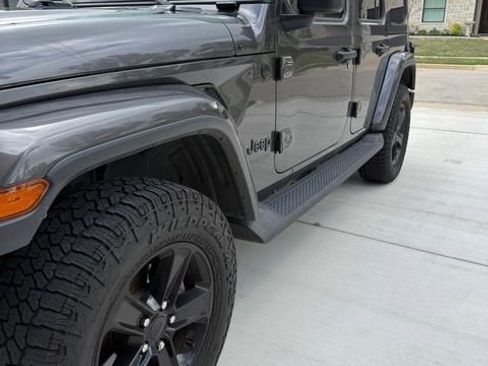 Used 2021 Jeep Wrangler Unlimited Sahara image 3