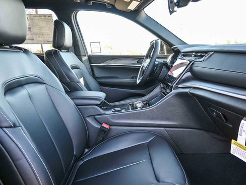 New 2025 Jeep Grand Cherokee Limited image 21