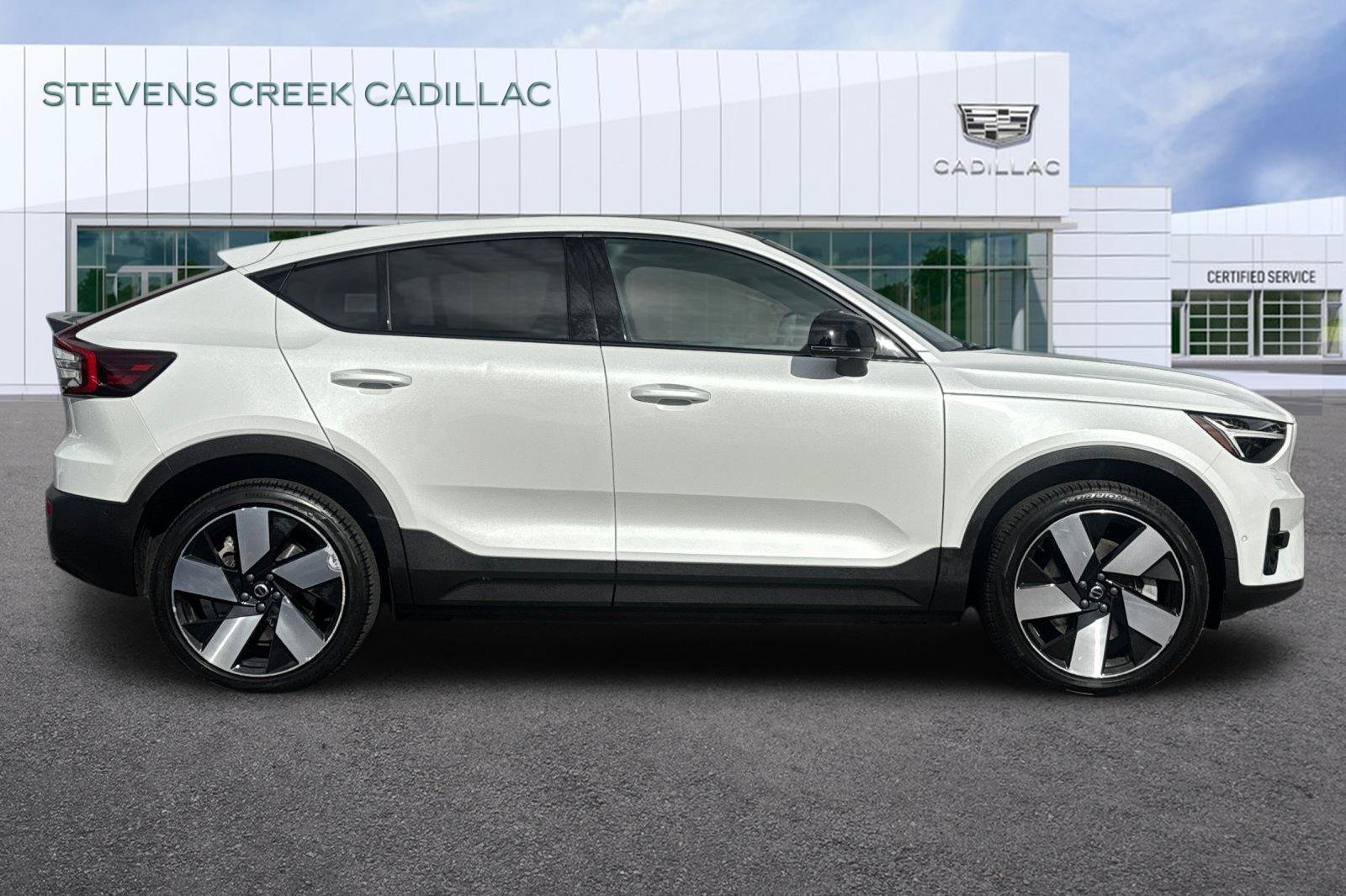 Used 2023 Volvo C40 P8 Recharge Ultimate AWD/4WD image 2