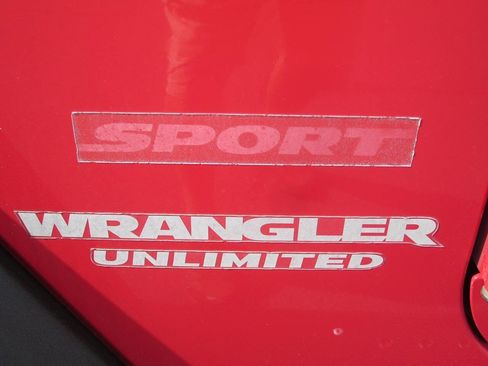 Used 2010 Jeep Wrangler Unlimited Sport AWD/4WD image 33