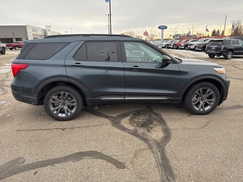Used 2023 Ford Explorer XLT w/ Equipment Group 202A image 9