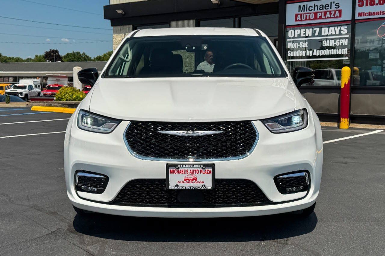 Used 2024 Chrysler Pacifica Limited FWD image 8