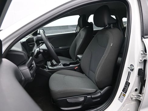 Used 2025 Kia K4 LXS image 19