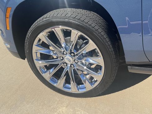 New 2026 Cadillac Escalade ESV Luxury w/ LPO, Radiant Package image 8