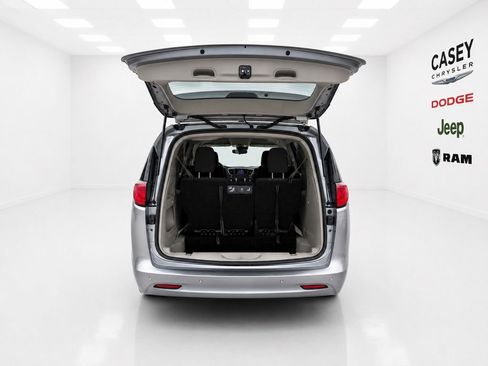 Used 2021 Chrysler Voyager LX w/ Cold Weather Group FWD image 9