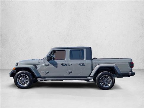 Used 2021 Jeep Gladiator Overland AWD/4WD image 8