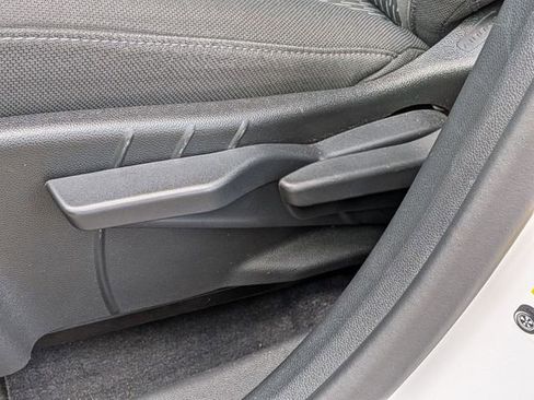 Used 2025 Chevrolet Equinox LT image 13