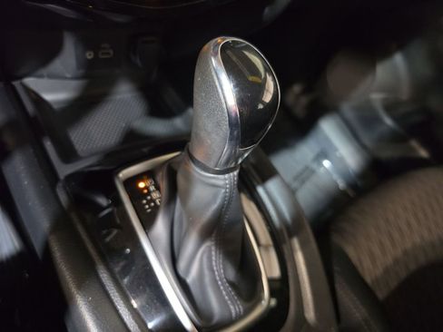 Used 2018 Nissan Rogue S AWD/4WD image 20