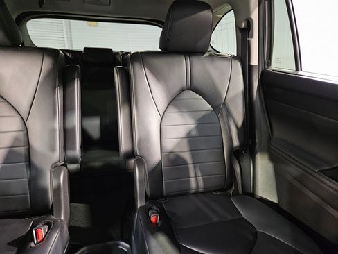 Used 2024 Toyota Highlander XLE image 14