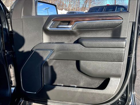 Used 2024 GMC Sierra 1500 SLT image 18