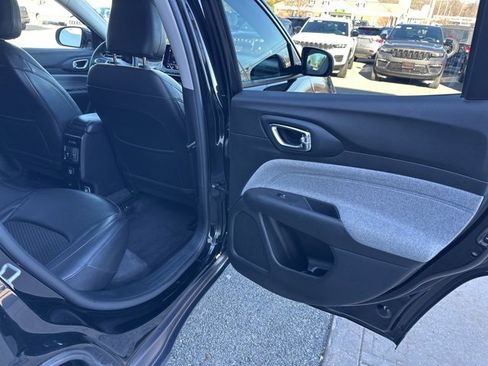 Used 2022 Jeep Compass Latitude image 8