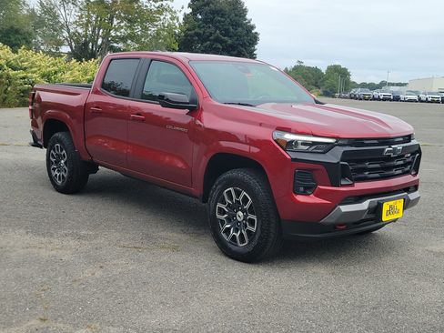 Used 2023 Chevrolet Colorado Z71 w/ Z71 Convenience Package 2 AWD/4WD image 3