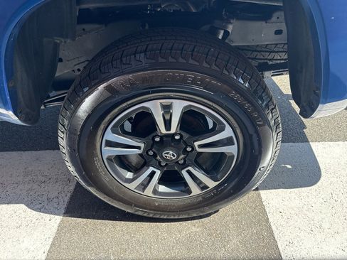 Used 2017 Toyota Tacoma TRD Sport w/ Tow Package (A/T) AWD/4WD image 15
