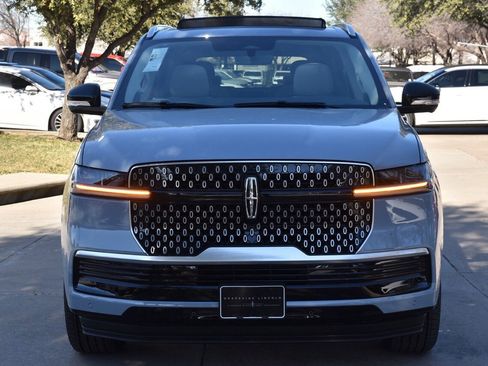 New 2025 Lincoln Navigator Reserve image 2