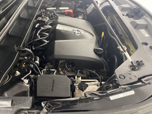 Used 2020 Toyota Highlander L image 34