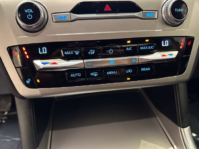 Used 2021 Ford Explorer XLT w/ Equipment Group 202A AWD/4WD image 12