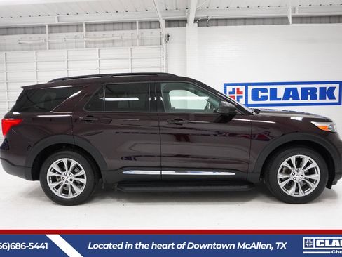 Used 2023 Ford Explorer XLT w/ Equipment Group 202A RWD image 4