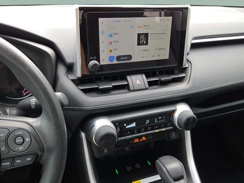 Certified 2025 Toyota RAV4 LE FWD image 18