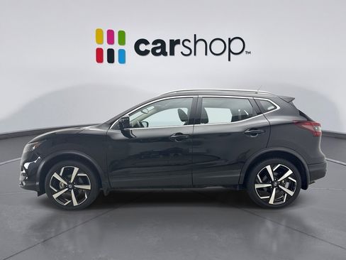 Used 2022 Nissan Rogue Sport SL w/ Premium Package image 2