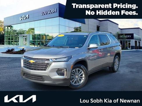 Used 2023 Chevrolet Traverse LT w/ Rear Camera Mirror Package FWD image 1