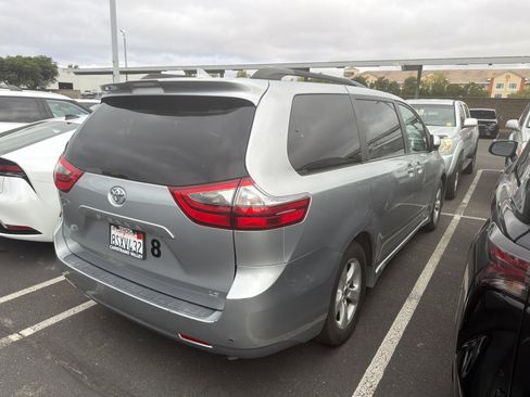 Used 2020 Toyota Sienna LE FWD image 5